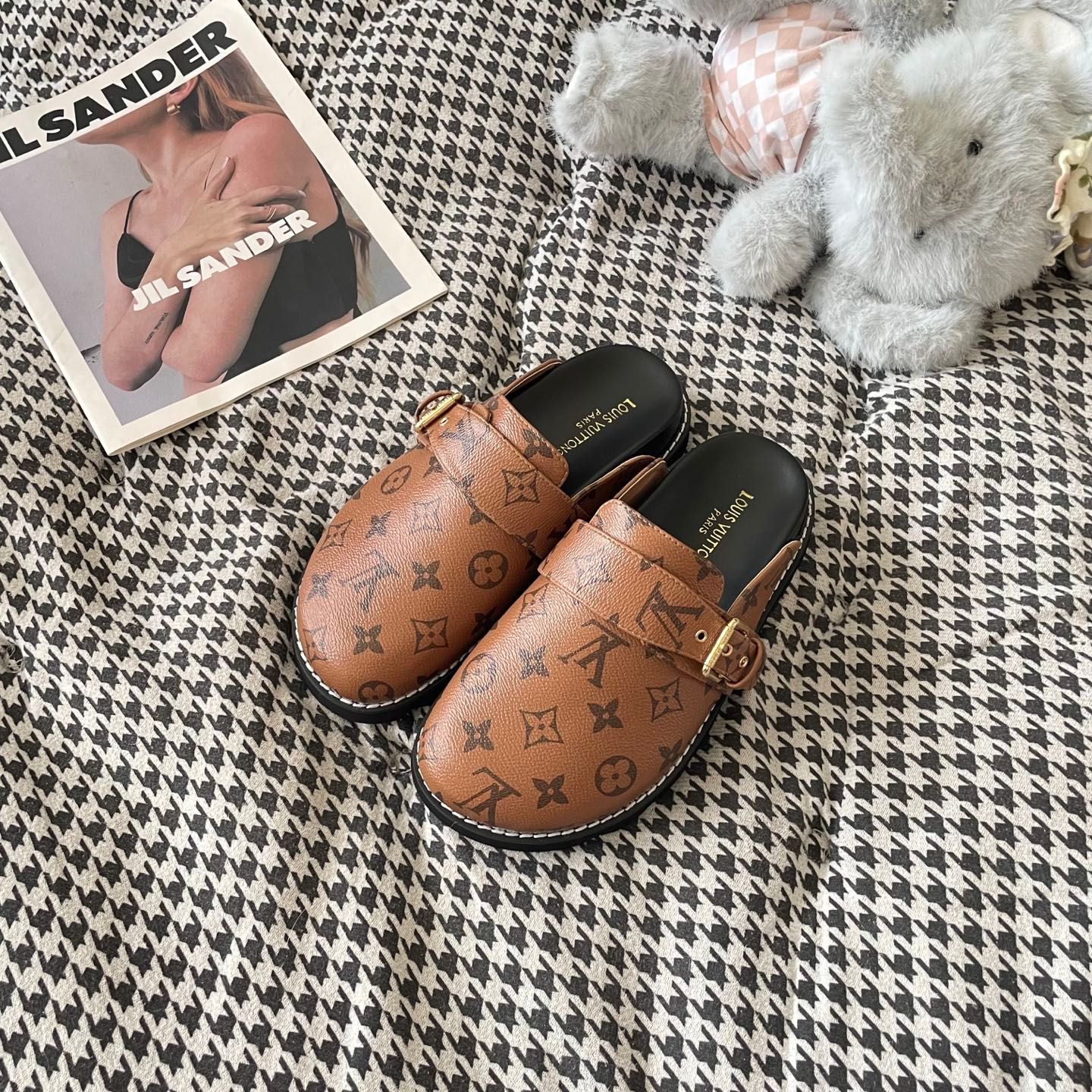 Louis Vuitton Cosy Flat Comfort Clog Easy Mule Women Gold Luxury Monogram Print Slipper Soft Flat Sole Outdoor Casual Walking Slippers Multiple colors - 7 of 7