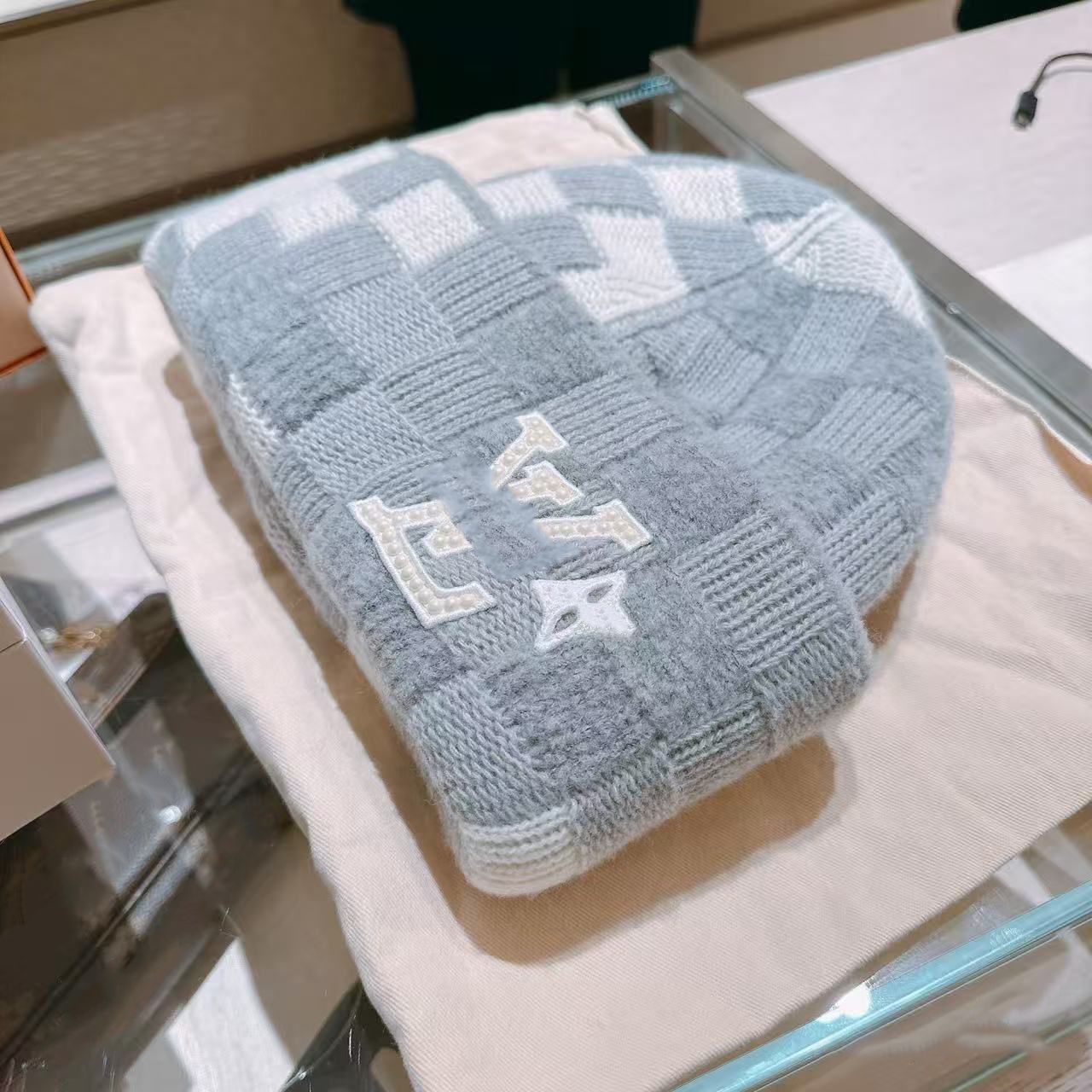 Designer Bean Hat Women Woolen Hat Fisherman Hat Luxury Classic Fashion Winter Wool Warm Belt Box Gift VVX - 2 of 4
