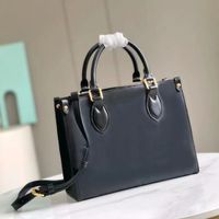 Tote bag All balck embossing flower